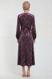 Vestido de madre de la novia midi midi floral de terciopelo fucsia con cuello redondo y manga larga