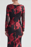 Vestido largo de madre de la novia con cuello bateau de sirena roja
