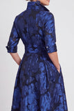 Vestido de Madre de la Novia largo de manga media en jacquard azul marino con cinturón