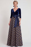 Vestido largo de Madre de la Novia de flor azul en línea A con escote en V y mangas 3/4