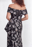 Vestido largo de sirena negra floral con volantes y abertura de sirena descubierto