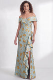 Vestido largo de sirena negra floral con volantes y abertura de sirena descubierto