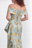 Vestido largo de sirena negra floral con volantes y abertura de sirena descubierto