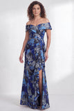 Vestido largo de sirena negra floral con volantes y abertura de sirena descubierto