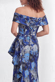 Vestido largo de sirena negra floral con volantes y abertura de sirena descubierto