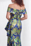 Vestido largo de sirena negra floral con volantes y abertura de sirena descubierto
