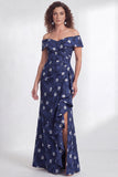 Vestido largo de sirena negra floral con volantes y abertura de sirena descubierto