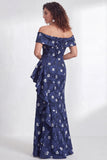 Vestido largo de sirena negra floral con volantes y abertura de sirena descubierto