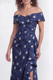 Vestido largo de sirena negra floral con volantes y abertura de sirena descubierto