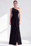 Vestido largo de madre de la novia de un hombro con volantes y de terciopelo negro