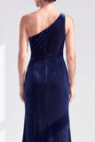 Vestido largo de madre de la novia de un hombro con volantes y de terciopelo negro