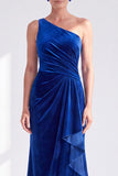 Vestido largo de madre de la novia de un hombro con volantes y de terciopelo negro