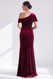 Vestido largo de madre de la novia con terciopelo burdeos sirena al descubierto en los hombros