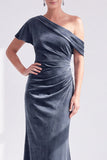 Vestido largo de madre de la novia con terciopelo burdeos sirena al descubierto en los hombros