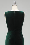 Vestido largo de sirena de veludo verde oscuro con cuello de marija fruncido y abertura