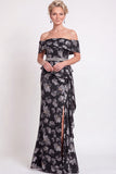 Vestido largo de sirena azul con volantes florales y hombros largos de madre de la novia con abertura