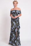 Vestido largo de sirena azul con volantes florales y hombros largos de madre de la novia con abertura