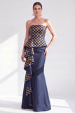 Vestido largo de sirena sin tirantes dorado con volantes de madre de novia