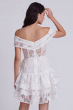 Mini vestido de despedida de soltera en filas florales de marfil con lazos descubiertos en marfil y lazo