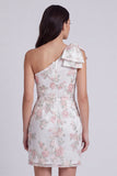 Vestido blanco pequeño con un solo hombro floral bodycon lazo
