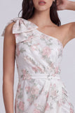 Vestido blanco pequeño con un solo hombro floral bodycon lazo