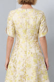 Vestido de trabajo midi floral con cuello redondo en línea A