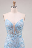 Corsé azul cielo con flores aplicadas, vestido ajustado de bienvenida con abertura