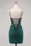 Corsé verde oscuro con tirantes finos Vestido corto floral de bienvenida con encaje en la espalda