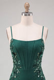 Corsé verde oscuro con tirantes finos Vestido corto floral de bienvenida con encaje en la espalda