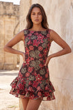 Vestido de bienvenida corto ajustado con escote bateau de flores rojas y volantes