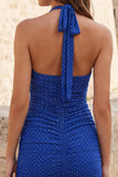 Vestido corto corto de bienvenida rosa con escote halter, bodycon fruncido y abalorios