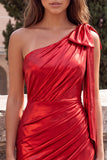 Vestido rojo de bienvenida corto, metálico fruncido, asimétrico, con lazo