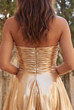 Vestido corto de bienvenida a casa, de línea A metálica metálico dorado, sin tirantes y volantes