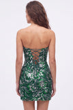 Vestido corto de bienvenida con lentejuelas verdes sin tirantes y encaje en la espalda