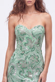 Vestido corto de bienvenida con lentejuelas verdes sin tirantes y encaje en la espalda