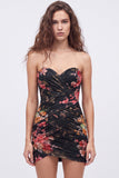 Vestido corto de bienvenida corto floral fruncido Black Sweetheart con encaje en la espalda