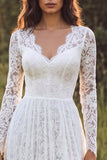 Vestido largo de novia largo de encaje en línea A con escote en V y manga larga
