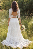 Vestido de novia largo de encaje marfil con escote en V y manga media con abertura