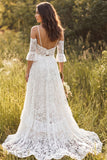 Vestido de novia de línea fina de marfil con tirantes finos y abertura