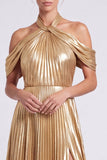 Vestido formal largo en línea A plisado con cuello metálico dorado y corte