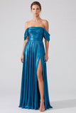 Vestido formal largo de línea en A dorado metálico con hombros descubiertos y abertura