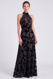 Vestido formal largo de terciopelo floral con escote halter, escote oliva