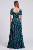 Vestido formal largo de terciopelo floral de cuello cuadrado azul pavo real con mangas cortas