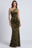 Vestido formal largo de sirena floral de un hombro de terciopelo oliva