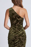 Vestido formal largo de sirena floral de un hombro de terciopelo oliva