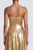 Vestido formal largo de tirantes metálicos de línea A dorado