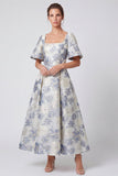 Vestido Maxi A-Line azul polvoriento Jacquard con escote cuadrado y flores de manga corta