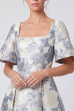 Vestido Maxi A-Line azul polvoriento Jacquard con escote cuadrado y flores de manga corta