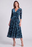 Vestido midi floral midi de terciopelo oliva en línea A con escote en V y cinturón