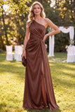 Vestido largo de sirena de un solo hombro de chocolate con abertura